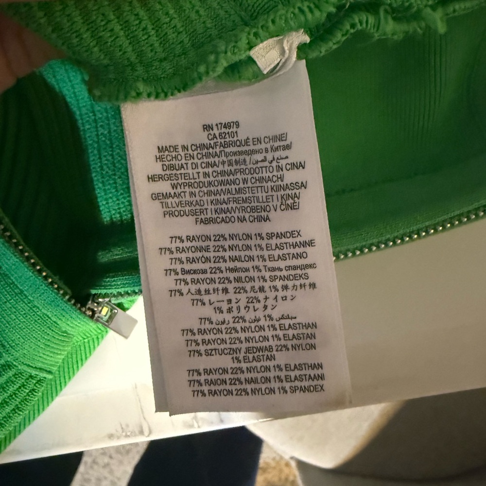 Hervé Léger 2021 Green Ribbed Crop Top • Size M • Designer - Picture 9 of 10